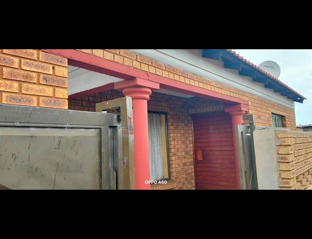 2 BEDROOM HOUSE FOR SALE IN PHOLA PARK EXT 1
